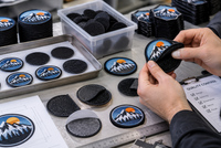 Proceso de fabricación de parches con velcro