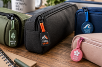 Tiradores de PVC personalizados en mochilas, bolsas, estuches y prendas Tiradores de PVC personalizados en mochilas, bolsas, estuches y prendas